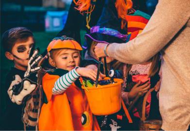 Kids trick or treating at door